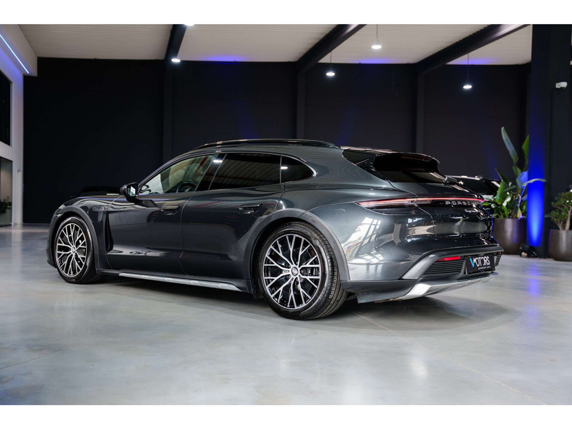 45993536-5.jpg