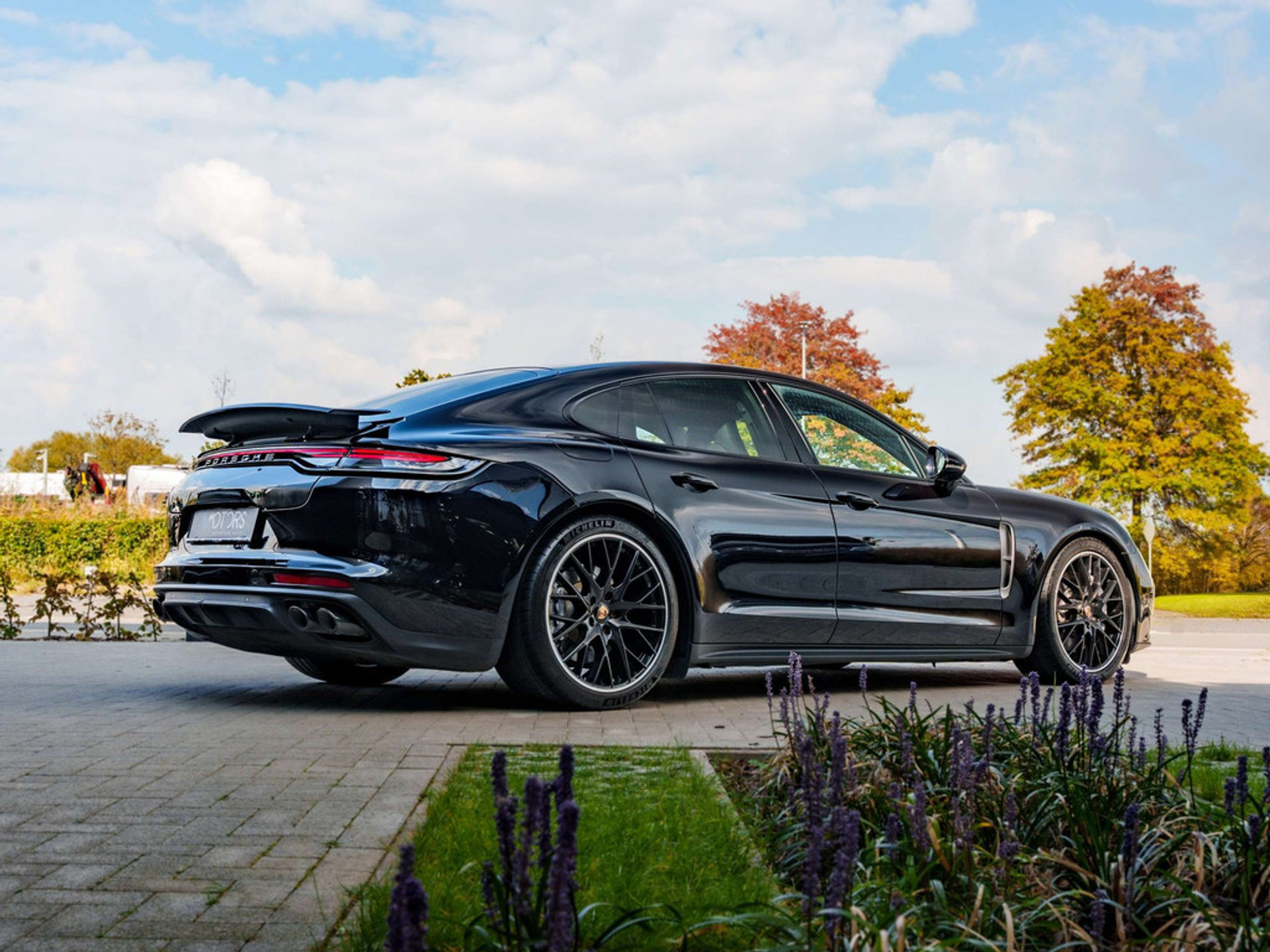 47998439-2.jpg