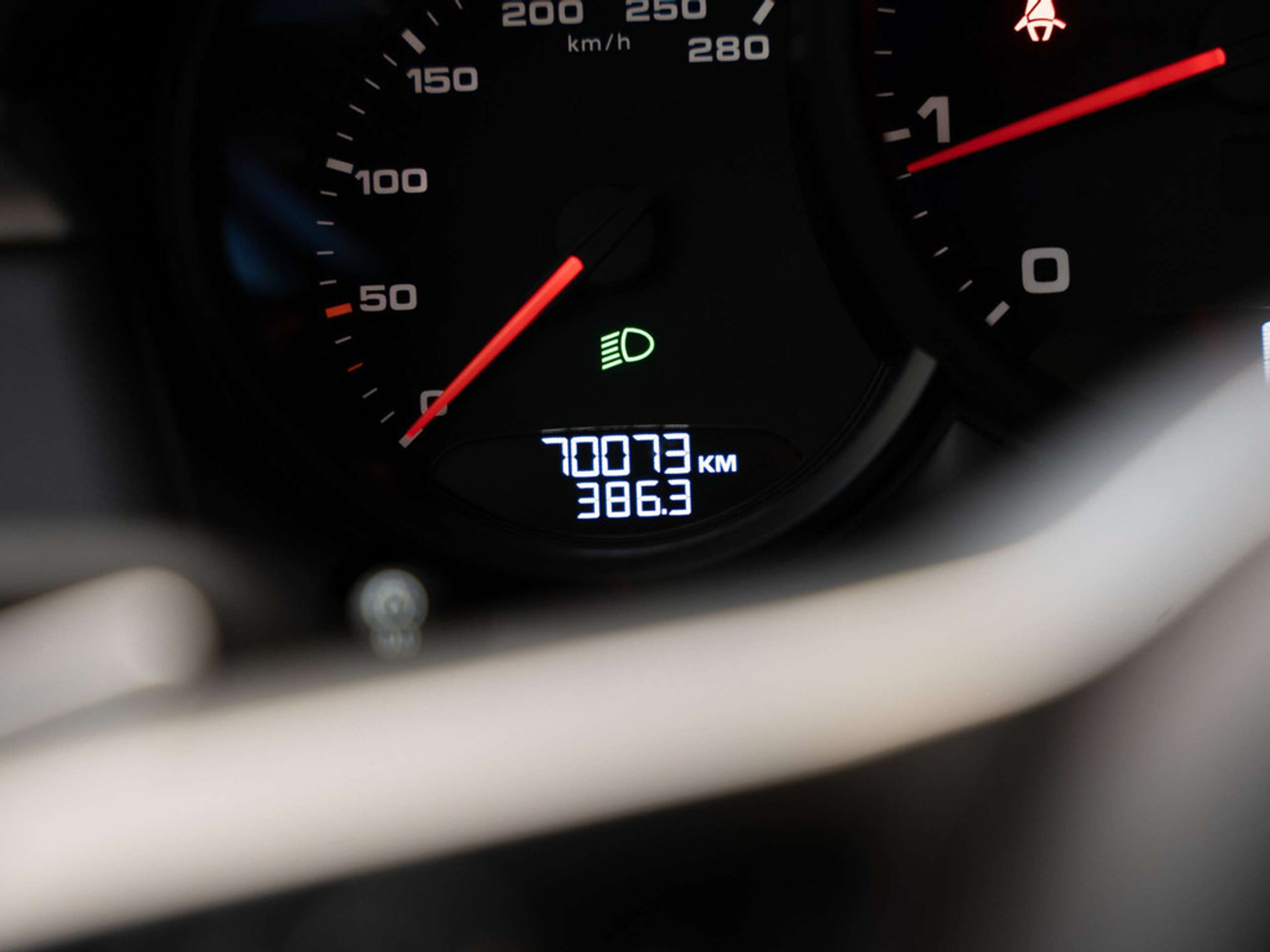 48348206-17.jpg